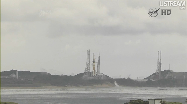 雨雲を突き抜けて　H2B/｢こうのとり(HTV)｣3号機打ち上げ_f0079085_2141160.jpg