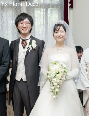 白いお花のキャスケードブーケ クルトゥルハイムにて挙式の新婦さんへ_b0113510_8364389.jpg