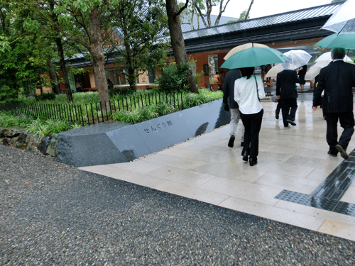 雨の中、伊勢神宮参詣　外宮_e0131399_2241577.jpg