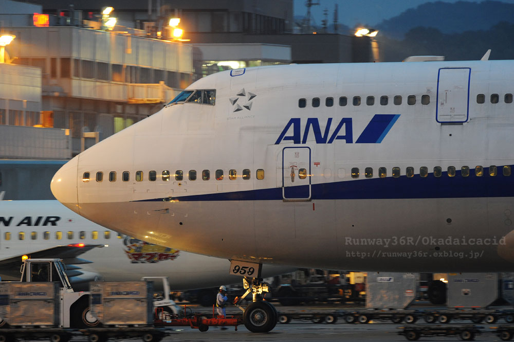 福岡空港×ANA B744D (JA8959)　[FUK/RJFF]_c0166094_21171240.jpg