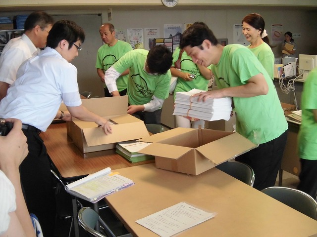 浜岡再稼動を問う県民投票に向けて富士市での署名18,105名分を提出　_f0141310_62356100.jpg