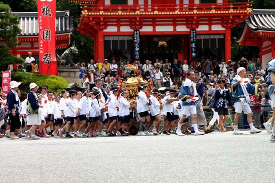 祇園祭り　花笠巡行_e0048413_21124087.jpg