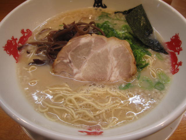 とんこつラーメン博多風龍 新橋銀座口店　　　☆☆★_a0100919_14163953.jpg