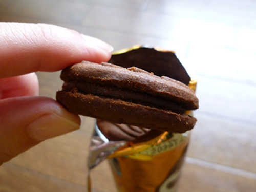 【Nestle】Bono チョコレート風味のビスケット_c0152767_2117427.jpg