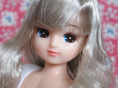 ふわふわロングヘアーのリカちゃん Der Liebling 蚤の市フリークの雑貨手帳 ふわふわロングヘアーのリカちゃん Der Liebling 蚤の市フリークの雑貨手帳