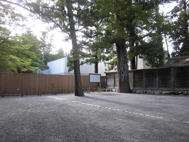 ロマンあふれる森林づくり 伊勢神宮の宮域林と式年遷宮_f0141310_7582090.jpg
