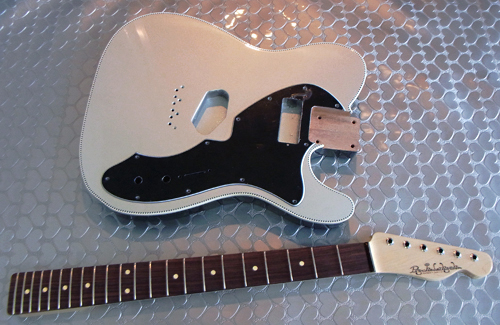 雪森さんオーダーの「Solid T-Line Custom」塗装が完了。_e0053731_2040646.jpg