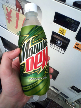何が出るか分からない100円自販機_c0060143_1958189.jpg
