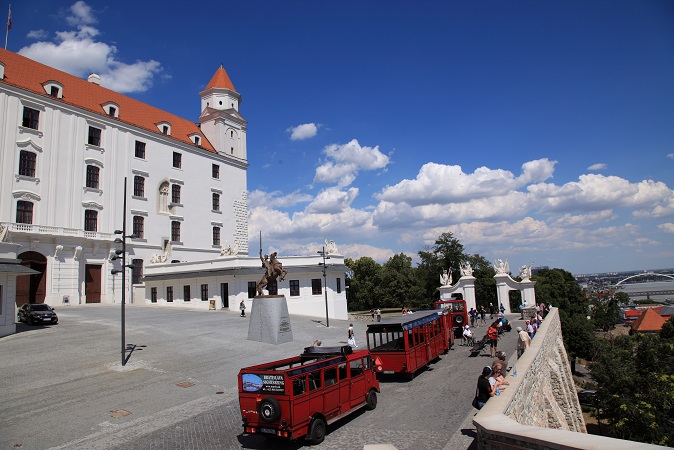 スロバキアの首都「ブラチスラヴァ」の観光_a0133653_20522267.jpg