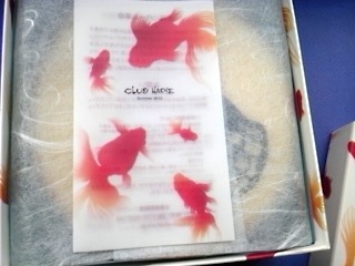 クラブハリエの夏らしい金魚のパッケージ_f0129557_13491565.jpg