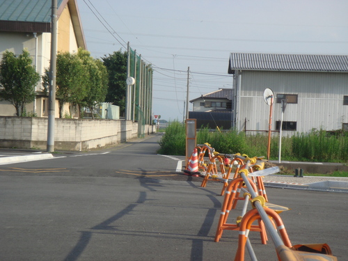 天神小学校西の大型トラック駐車場建設計画の中止を!_e0258493_1116698.jpg