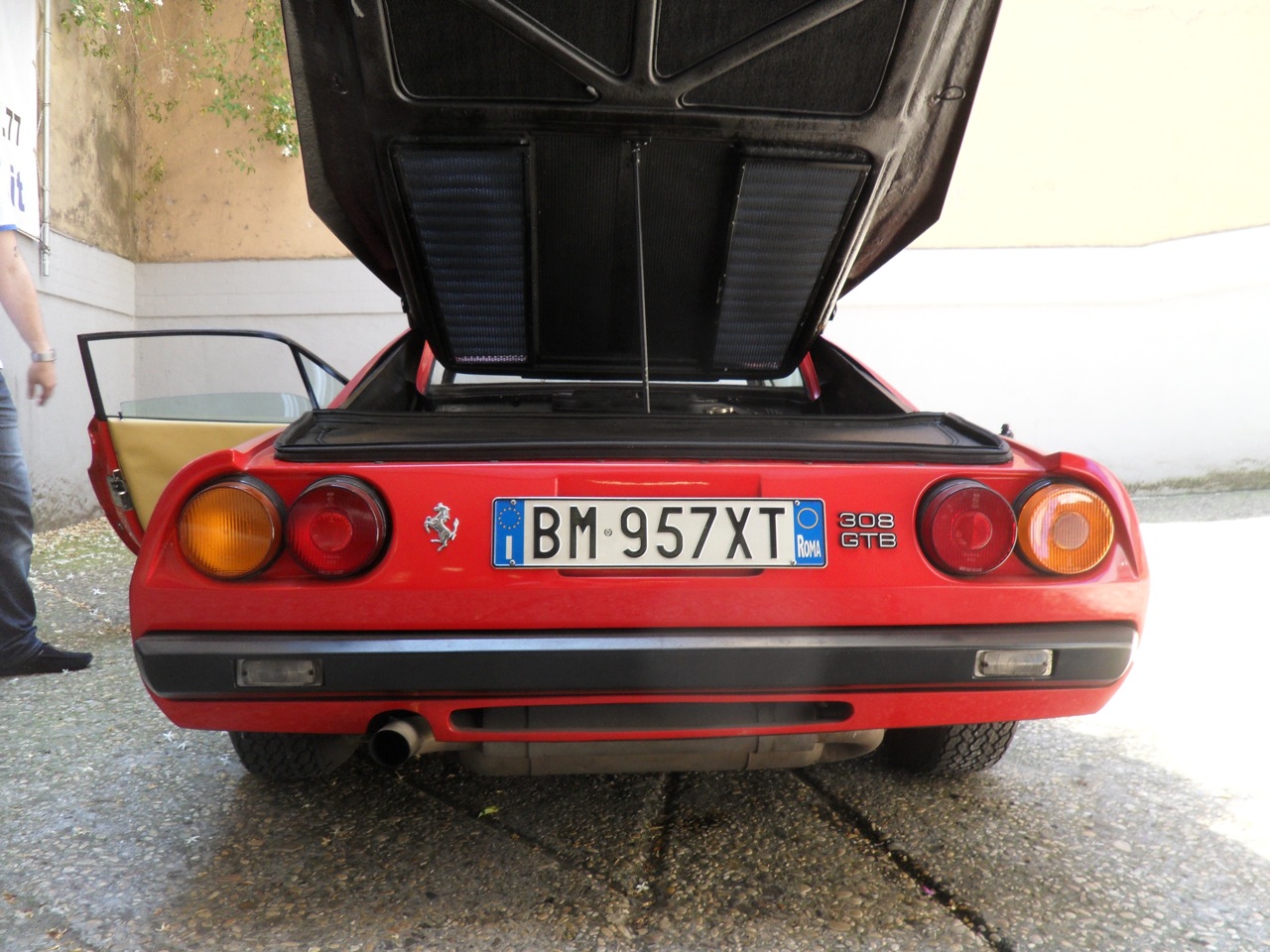 Roma の5000km の308GTB fiberglass_a0129711_19224947.jpg