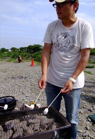 「多摩川沿い　飲食業界メンバーによる大人のBBQ！」_a0000029_19593244.jpg