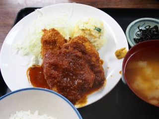 ヒレカツ定食_e0113495_1773970.jpg