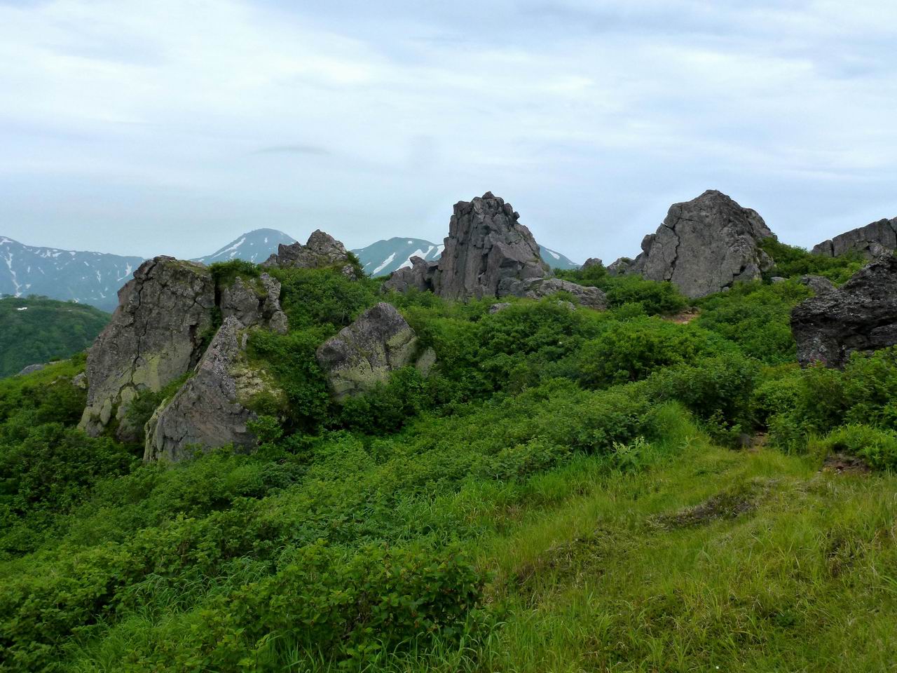 妙高山－荒々しく力強いドーム状の岩峰_e0110500_21385628.jpg