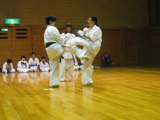 土曜空手 夏季昇級審査会最終日!_c0118332_22483237.jpg