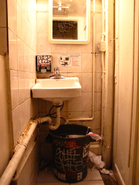 Tulanのトイレ_f0170995_16285964.jpg