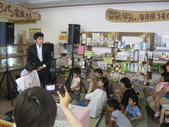 「自然食品店　えこわいず村(夏祭り)」にて、_a0125419_955117.jpg