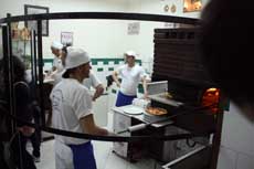 L\'antica Pizzeria \"da Michele\"_c0106455_15443668.jpg