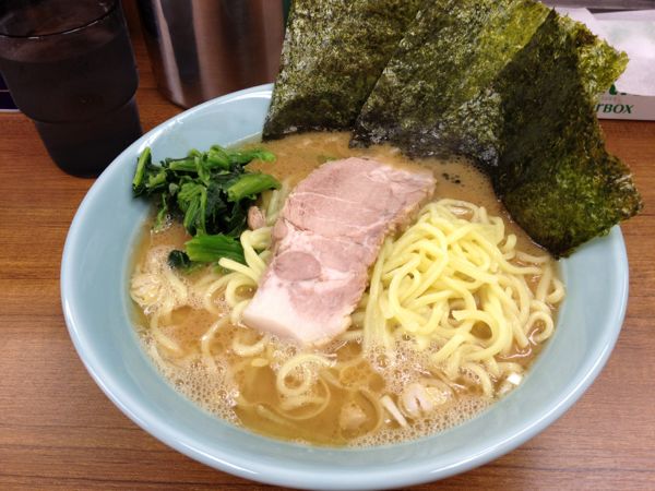 トッピング自在な家系ラーメン　イエッ　イエッ！　北千住　武蔵家_b0098884_9341341.jpg