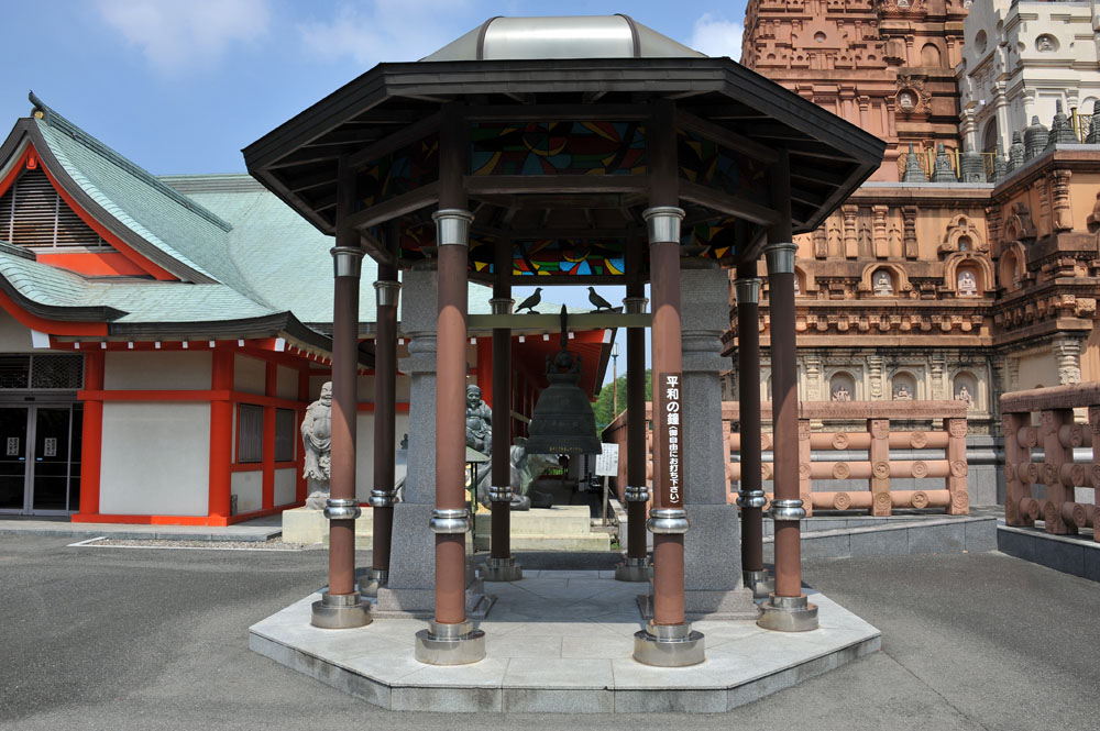成田山 慈母観音像_a0042310_10515791.jpg