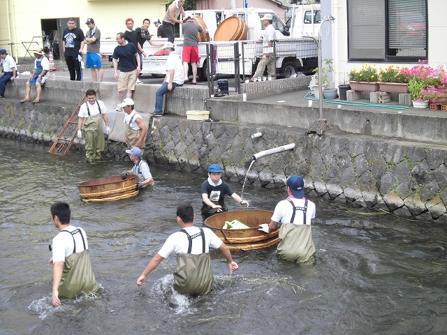 「北島！がんばれ！」と川で泳いだ「田宿川たらい流し川祭り」だったが･･･。_f0141310_628251.jpg