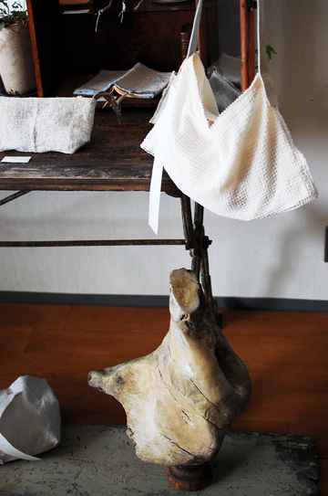 「 Le sac ecru 」 — 生成りの鞄 4日目_d0023111_16564422.jpg