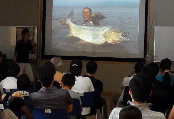 「怪魚ハンター」小塚拓矢さんトークショーのようす_b0076096_11565210.jpg