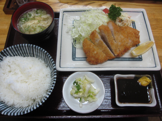 とんかつハウスとんとん空港店「ロースカツ定食¥900」@伊丹空港近く_b0042308_1439308.jpg