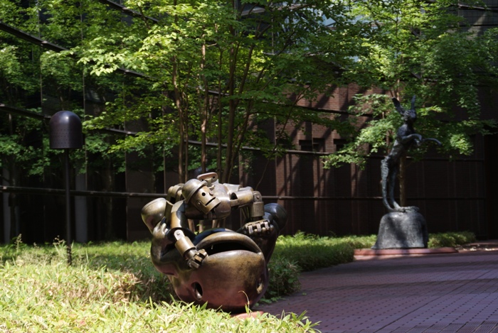 庭とカフェだけ利用の宮城県美術館。_c0022340_014272.jpg