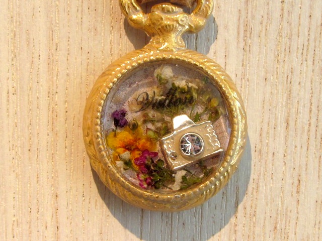 カメラ好きに捧げるペンダント!?vallonさんの作品、入荷しました!_f0129557_1237520.jpg