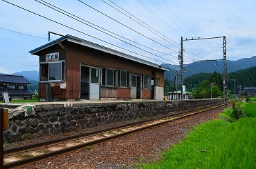 普通列車に揺られて、本線 下立駅へ_a0243562_1356761.jpg