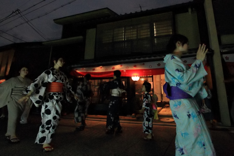 上七軒盆踊り_e0051888_1231120.jpg