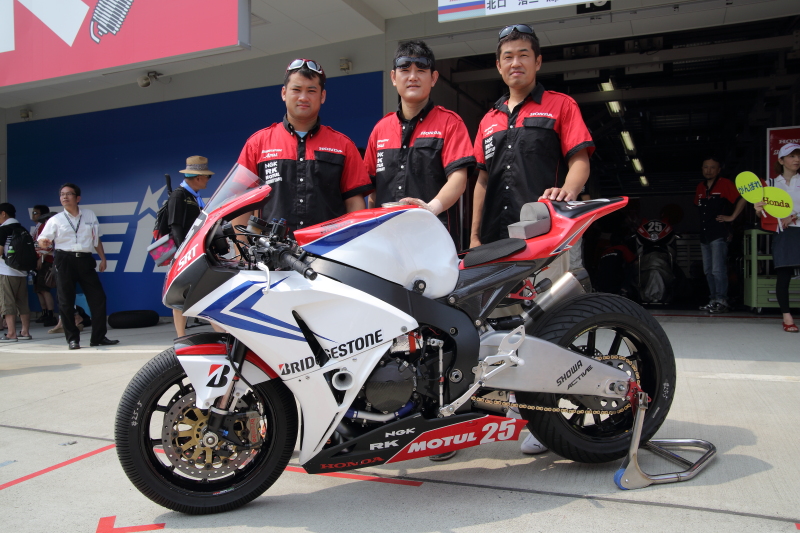 Honda鈴鹿レーシングチーム Facebookページ開設 Evaluation Meeting Honda鈴鹿レーシングチーム Facebookページ開設 Evaluation Meeting