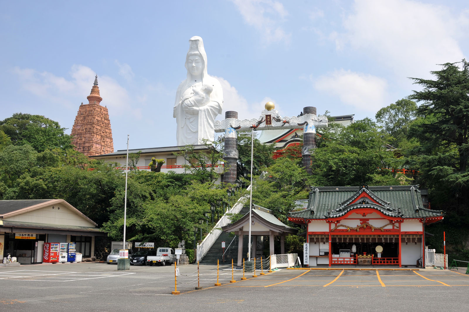 久留米 成田山 慈母観音像_f0172619_9172219.jpg