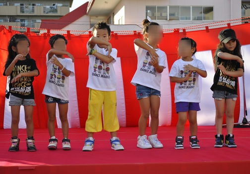 団地のお祭りでダンス発表_c0099967_1053724.jpg