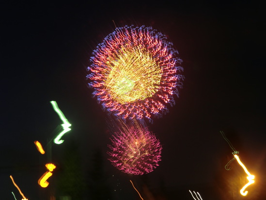 横浜港で花火大会_e0119092_12541981.jpg