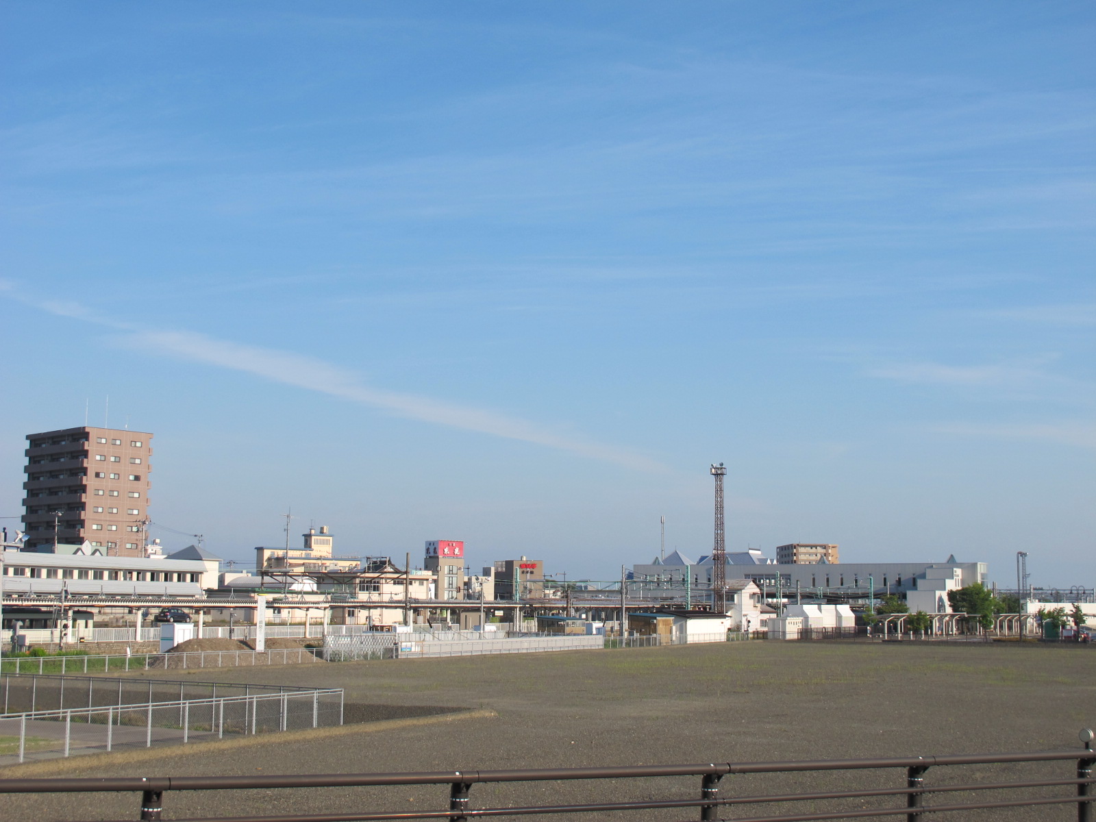 駅前跨線橋から米沢駅東口＆米沢駅へ（２）_c0075701_771735.jpg