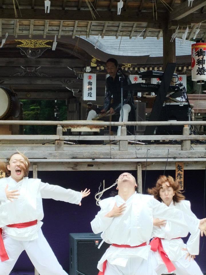 新潟　角田山、弥彦山、弥彦神社灯籠祭、奉納演奏_e0206718_1318840.jpg