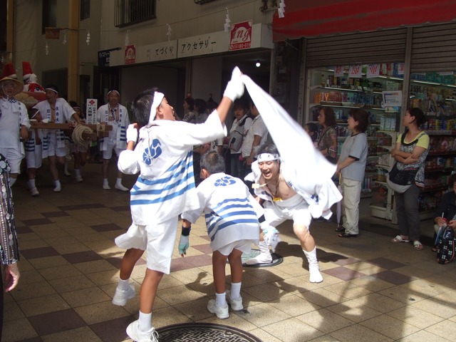 Parade of Sumiyoshi Festival and a little bit of PL Fireworks_e0046748_0405990.jpg