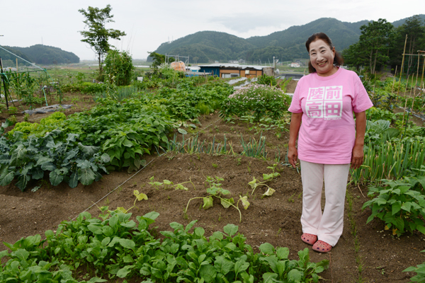 畑が仮設住宅の被災者を救う_e0171573_1443318.jpg