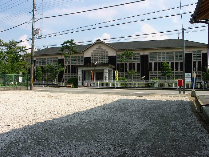 八上小学校校舎_f0116479_2026077.jpg