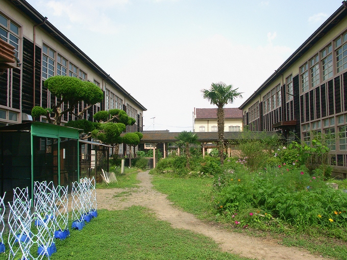 八上小学校校舎_f0116479_2223727.jpg