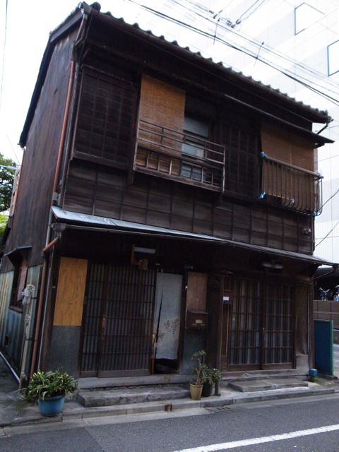 暑いけど汗流して歩こう、でもガクッと疲れるとこの辺随分八つ目うなぎの薬を売ってる店が多いなあ_d0057843_20392975.jpg