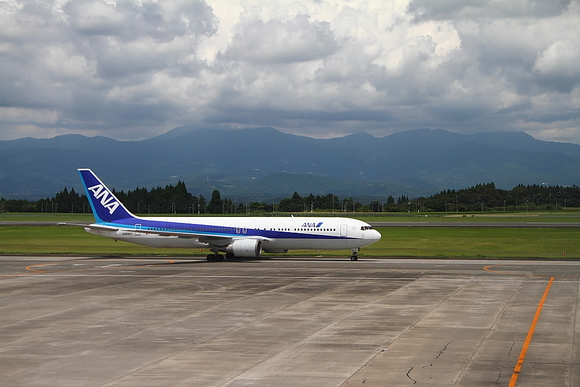 今年2回目の鹿児島空港　その5　ANAのB767-300_e0204891_20542788.jpg