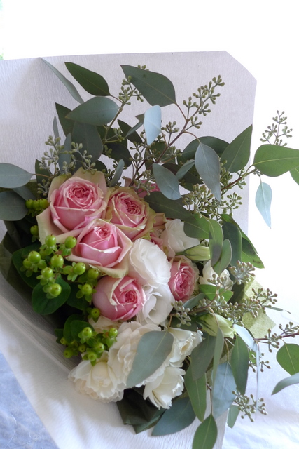 ピアノの発表会で 先生にお礼の花束 札幌 花屋 Mell Flowers