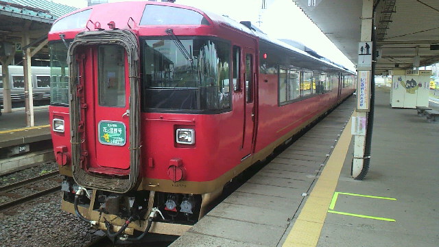 列車に乗っています。_a0275568_1285217.jpg