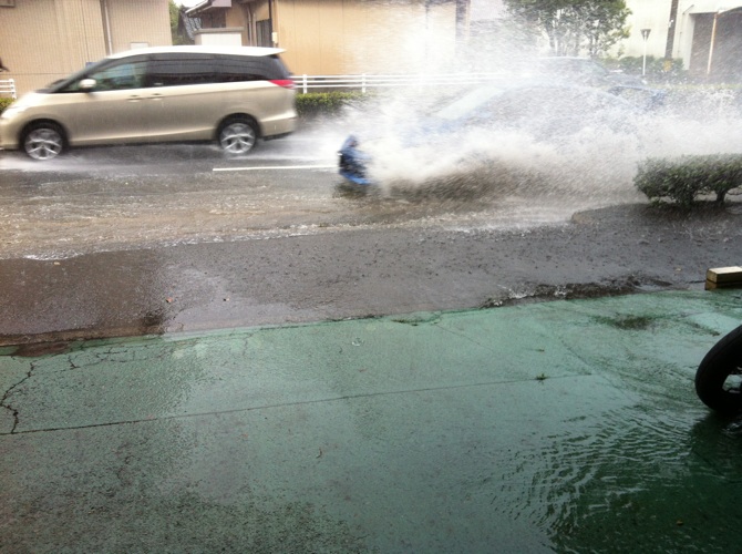 豪雨です。_a0169121_17303690.jpg
