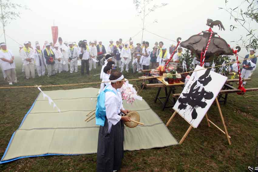 2012「剣山夏祭り」～劔山本宮劔神社例大祭～12♪「太刀踊り」奉納♪_d0058941_2011598.jpg