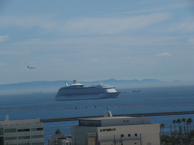 ボイジャー・オブ・ザ・シーズ (Voyager of  the Seas) 二度目の寄港_c0051143_2329715.jpg